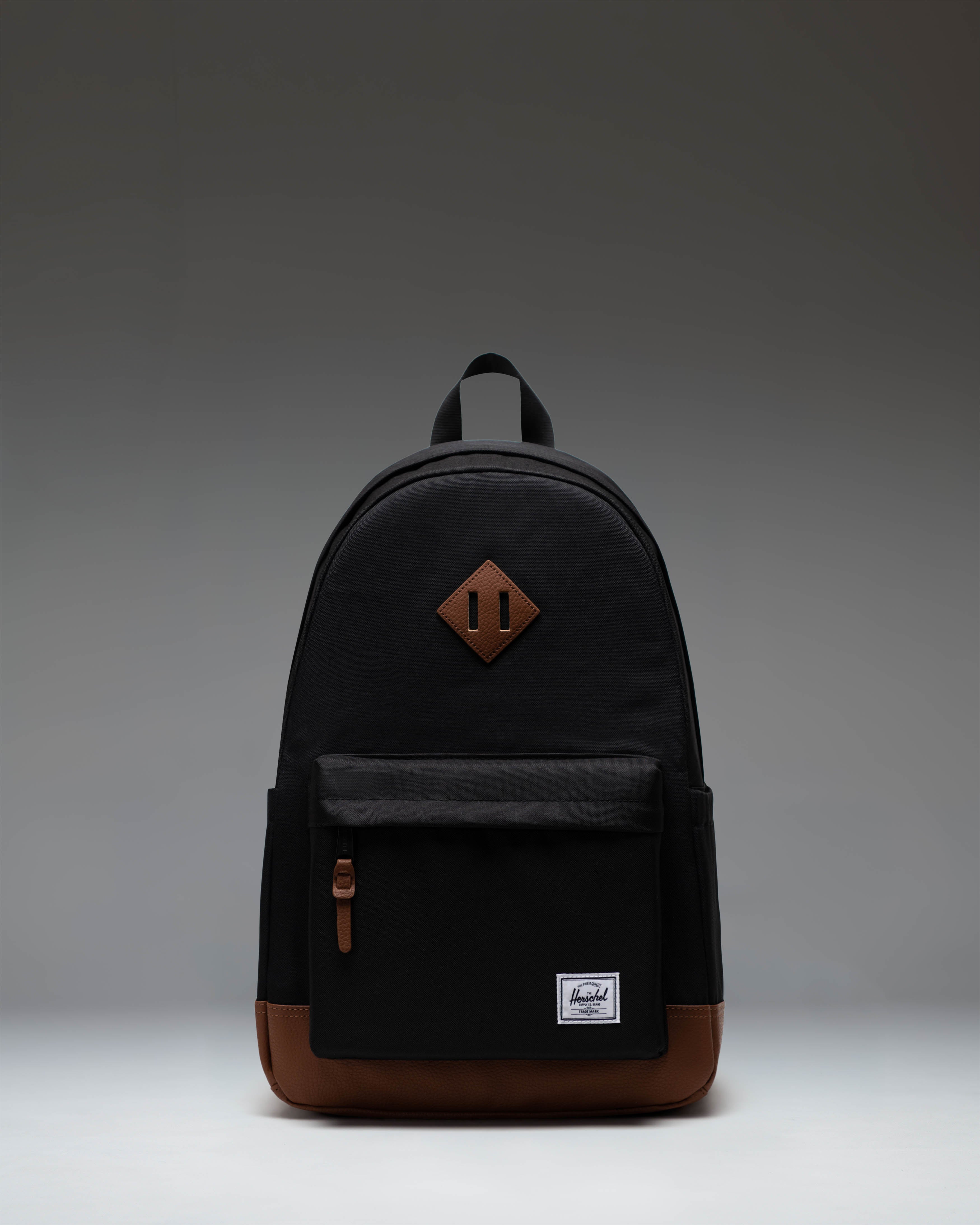 herschel backpack features Heritage A second side storage pocket provides space for smaller items that you want to access quickly such as a smartphone Pop Quiz Backpack Black/Tan