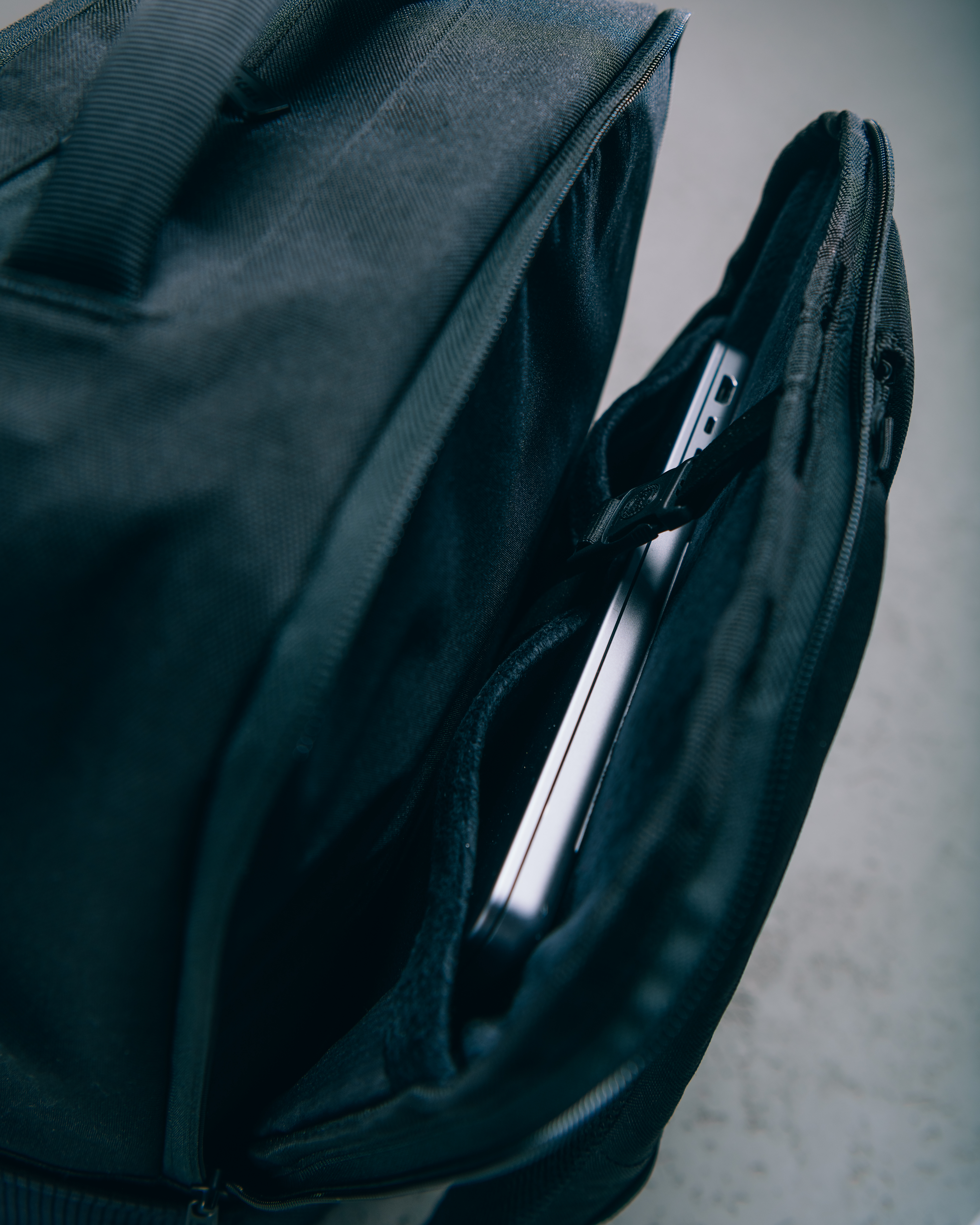 Herschel Kaslo Backpack Tech size guide chart: Daypack 20L (16.75x11x5.75"), 30L (18.5x12x8"), Travel 32L (18.5x12x9"), Tote 23L (13x15.25x6").