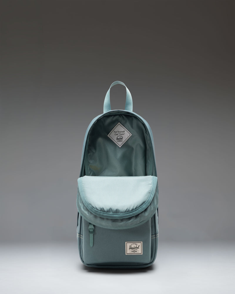 Herschel Heritage Shoulder Bag size guide chart. One Size: 15.25 in H x 7.50 in W x 4.25 in D. Volume: 8.0L.