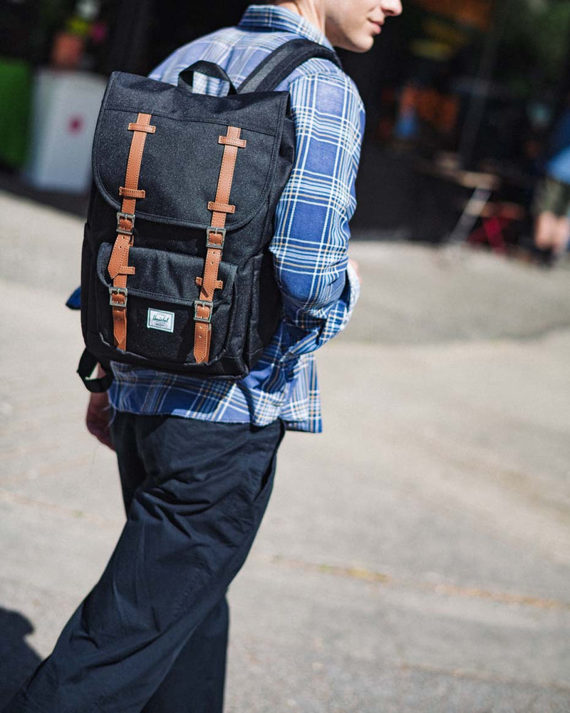 herschel backpack men Little America Herschel Supply Co. USA Discover the perfect blend of style and functionality with this exceptional rucksack from Herschels Retreat Mini Series Herschel Little America Backpack Mid-Volume