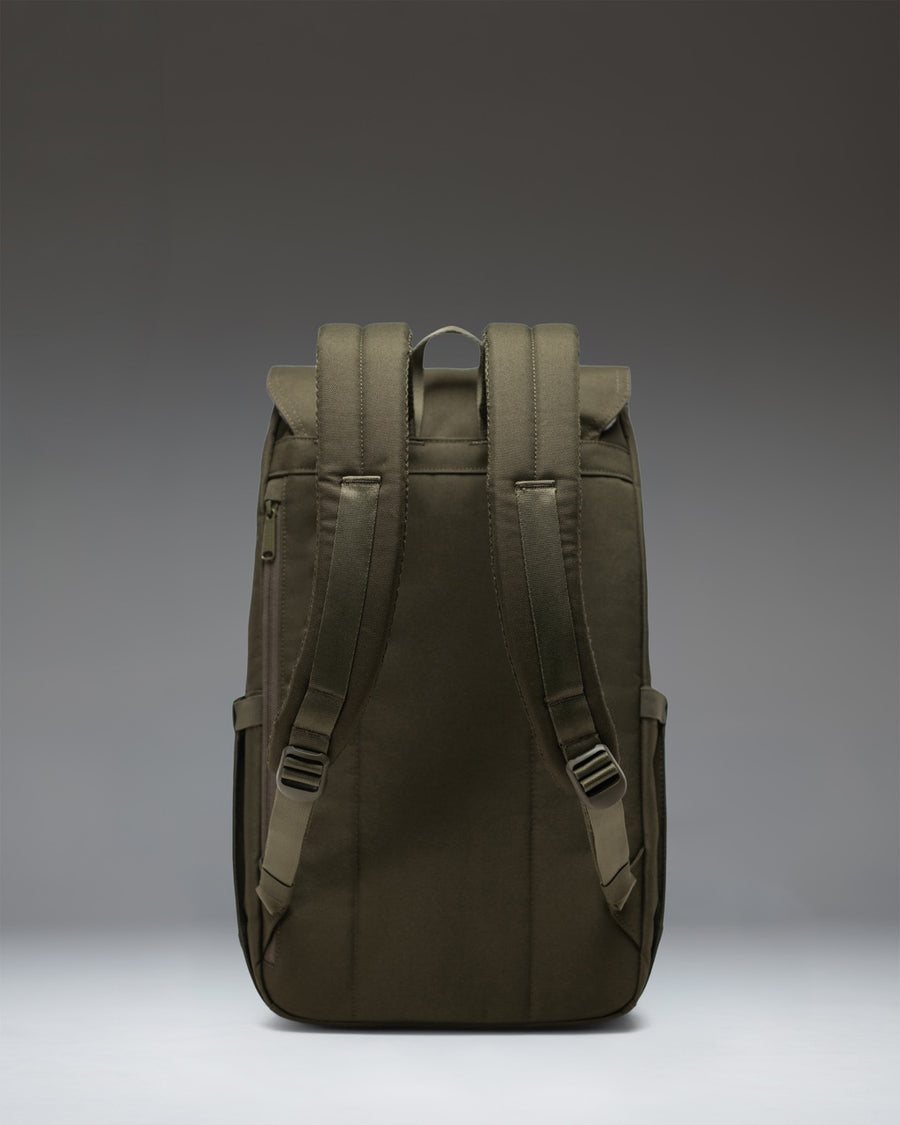 Herschel Retreat Backpack in Ivy Green featuring a classic mountaineering style with dual magnetic strap closures and a woven label.