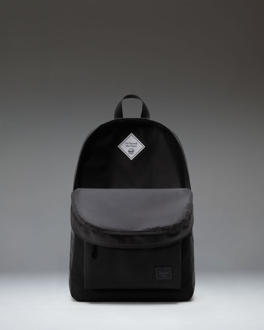 herschel backpack features Heritage A second side storage pocket provides space for smaller items that you want to access quickly such as a smartphone Pop Quiz Backpack Black/Tan