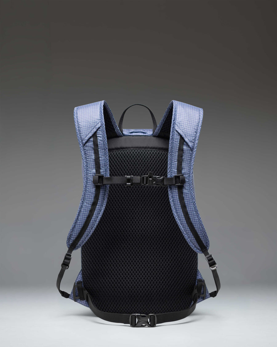 Herschel Supply Co. Ultralight Cinch Daypack 14L in Heron/Black.