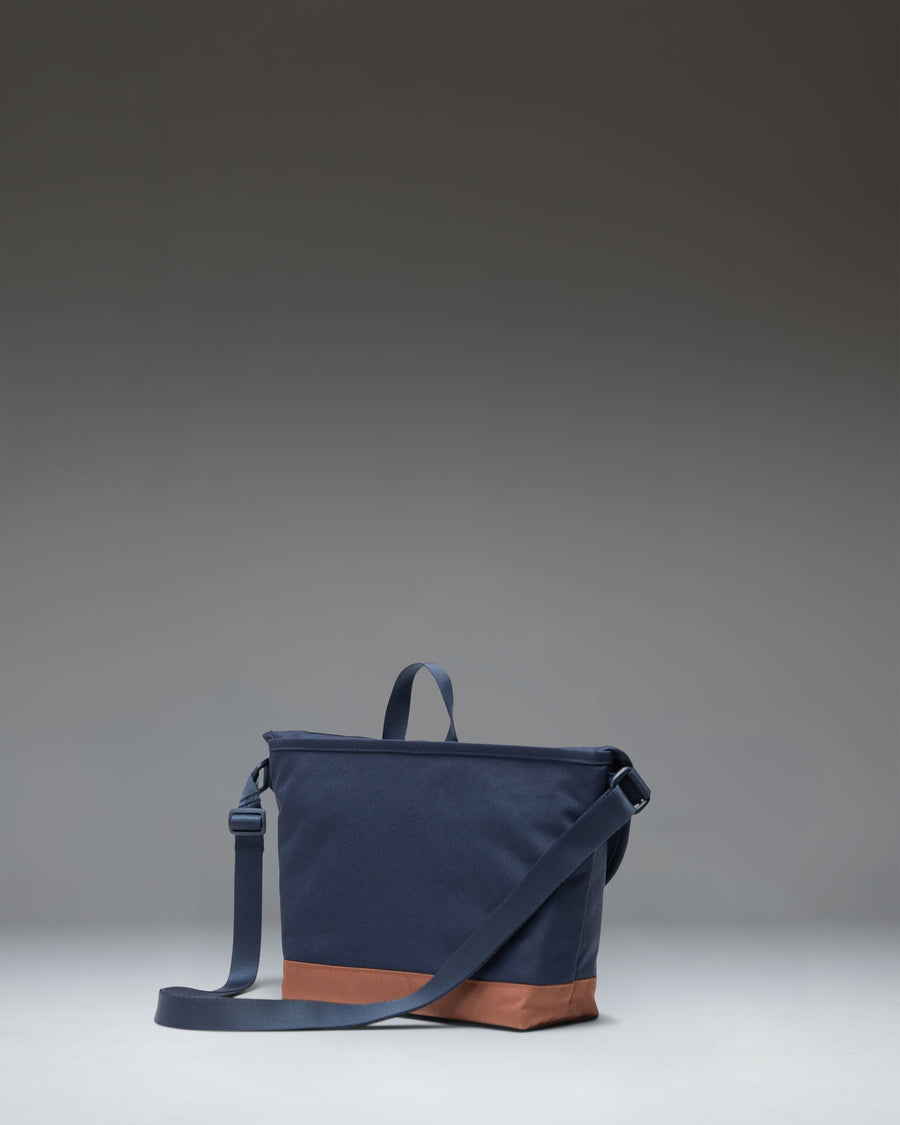 Herschel Supply Co. Cove Small Messenger bag in Navy and Saddle Brown.
