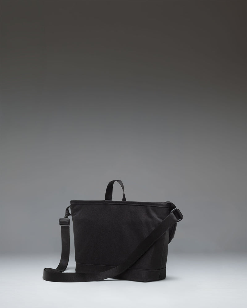 Herschel Supply Co. Cove Small Messenger bag in Black Tonal.