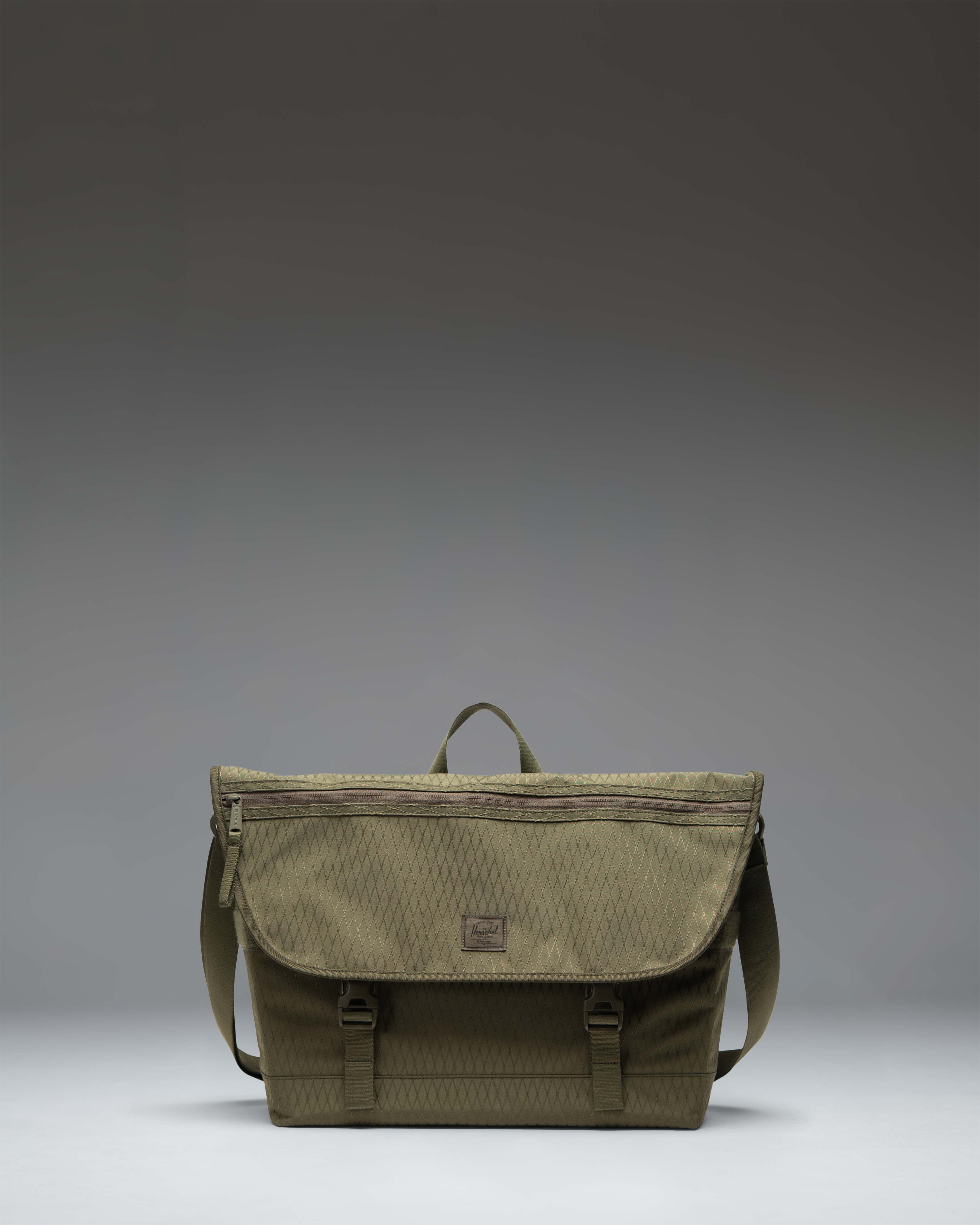 Cove Messenger – Herschel Supply Co. USA