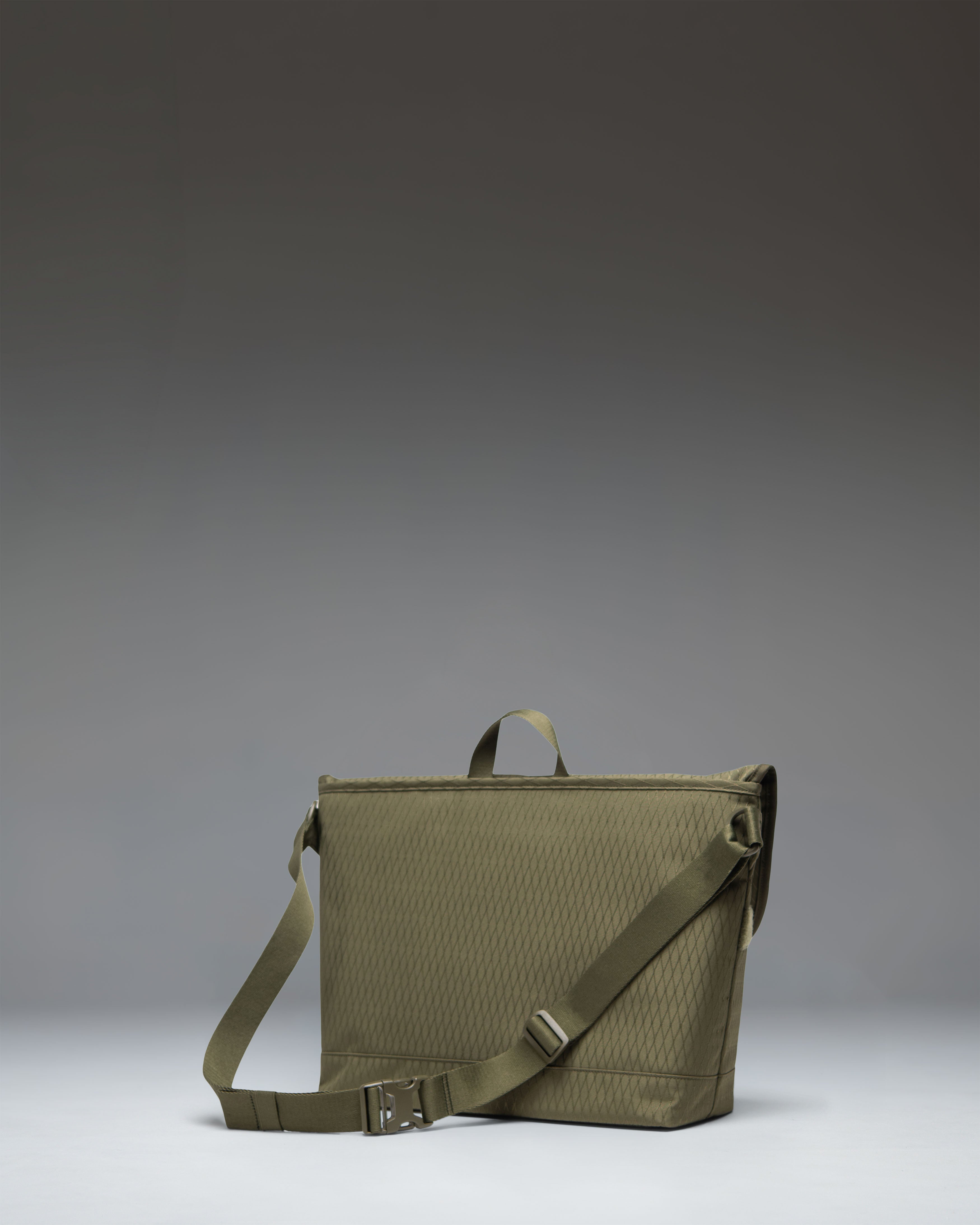 Cove Messenger – Herschel Supply Co. USA