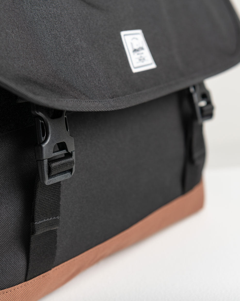 Cove Messenger – Herschel Supply Co. USA