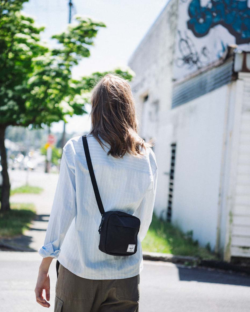 Herschel Classic™ Crossbody – Herschel Supply Co. USA