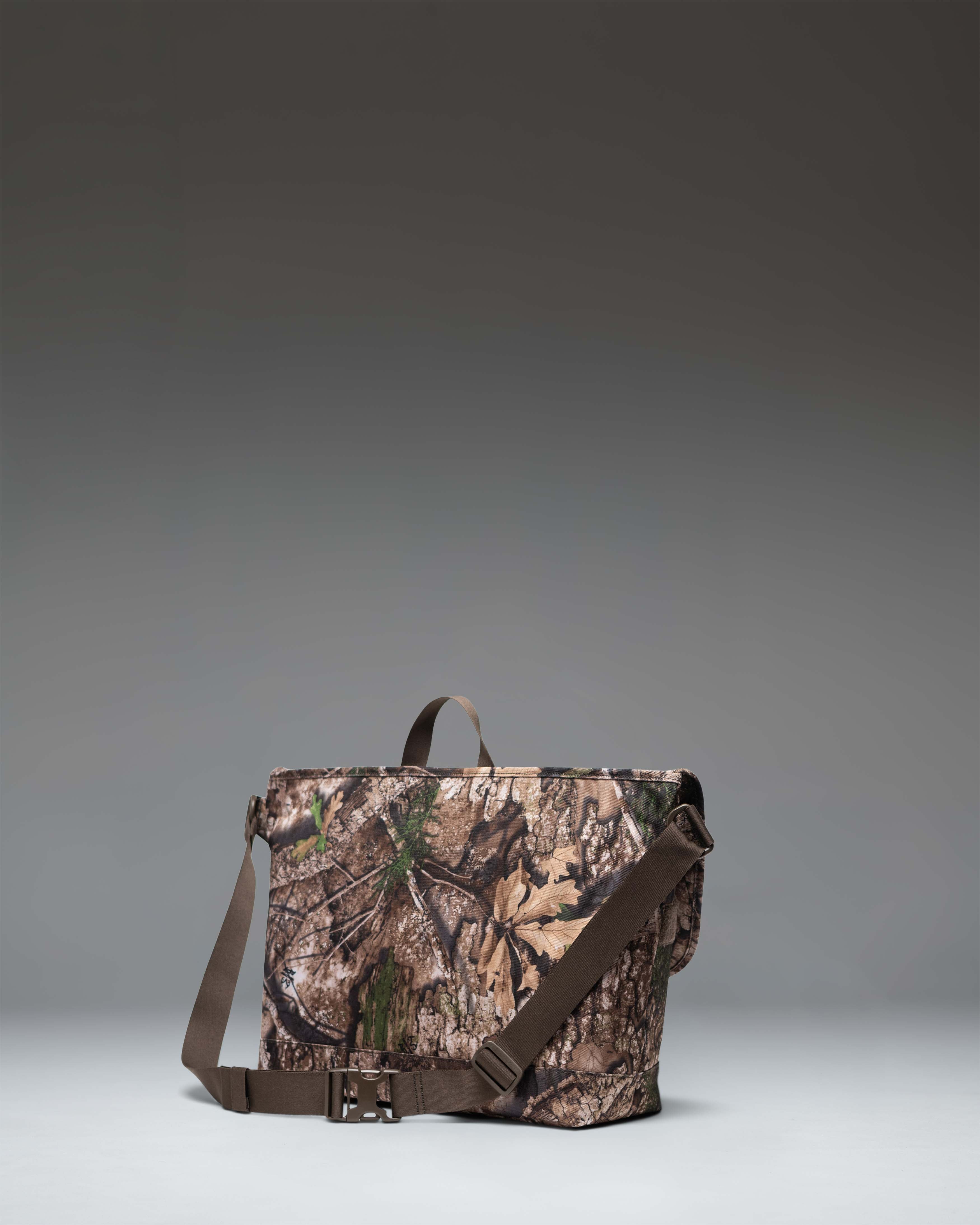 Realtree® Cove Messenger – Herschel Supply Co. USA