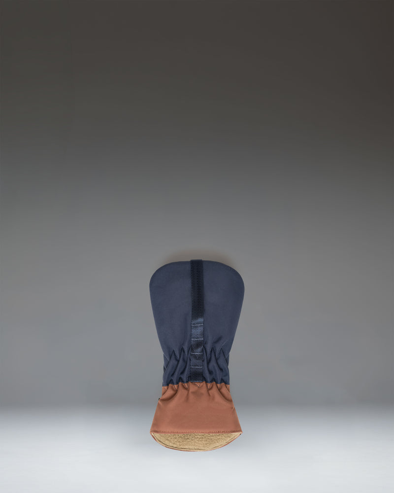 Herschel Heritage Driver Head Cover in Navy and Saddle Brown.