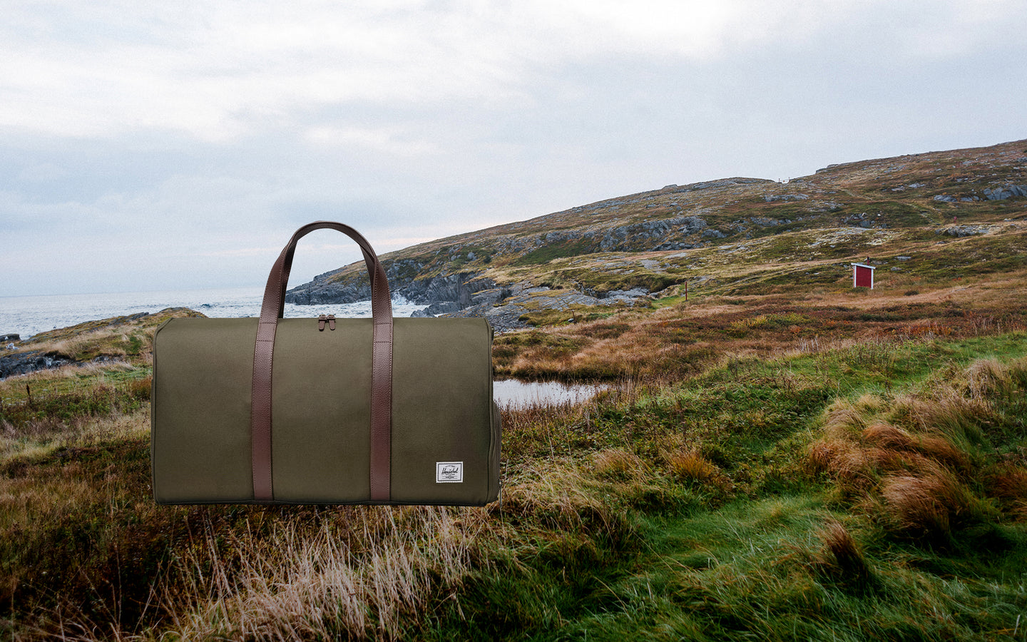 Herschel Novel Duffle bag in Ivy Green.