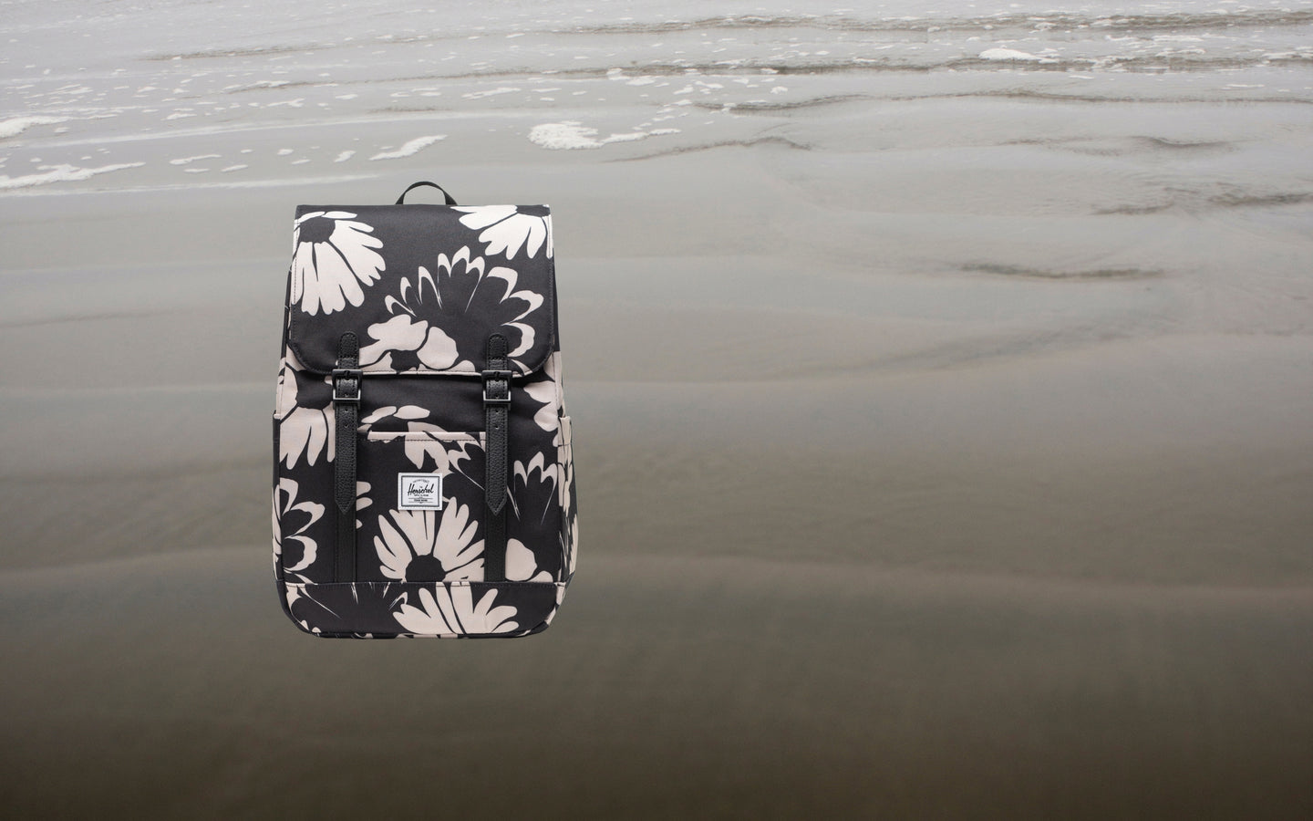 Herschel Retreat Small Backpack in Graphic Daisy - Moonbeam.