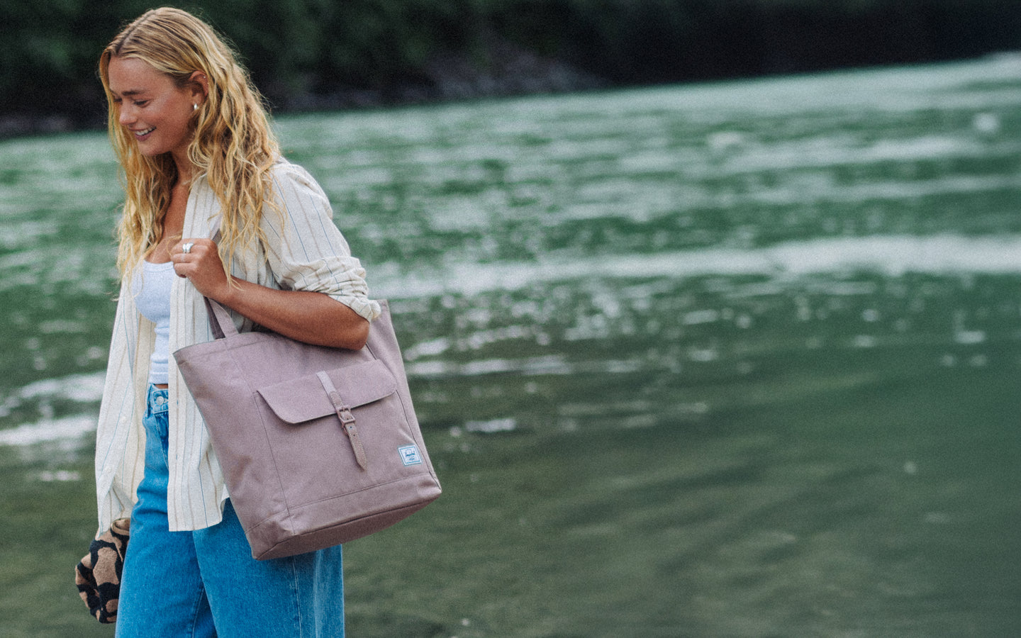 Herschel Supply Co. Retreat Tote bag in Ash Rose.