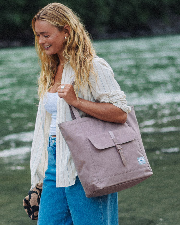 Herschel Supply Co. Retreat Tote in Ash Rose, a stylish pink daily shopper bag with a zippered main compartment and front pocket.