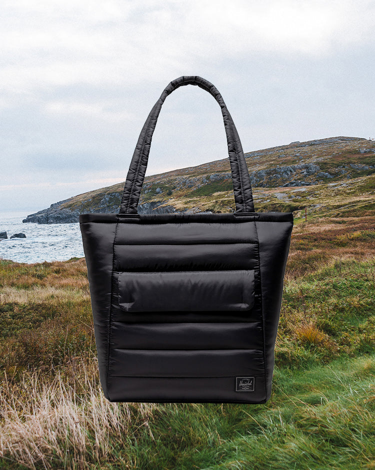 herschel travel tote bag black Heritage Premium Classic Herschel Supply Co. USA Whether youre navigating a busy city or embarking on an outdoor adventure All Season Gear Tote 33L