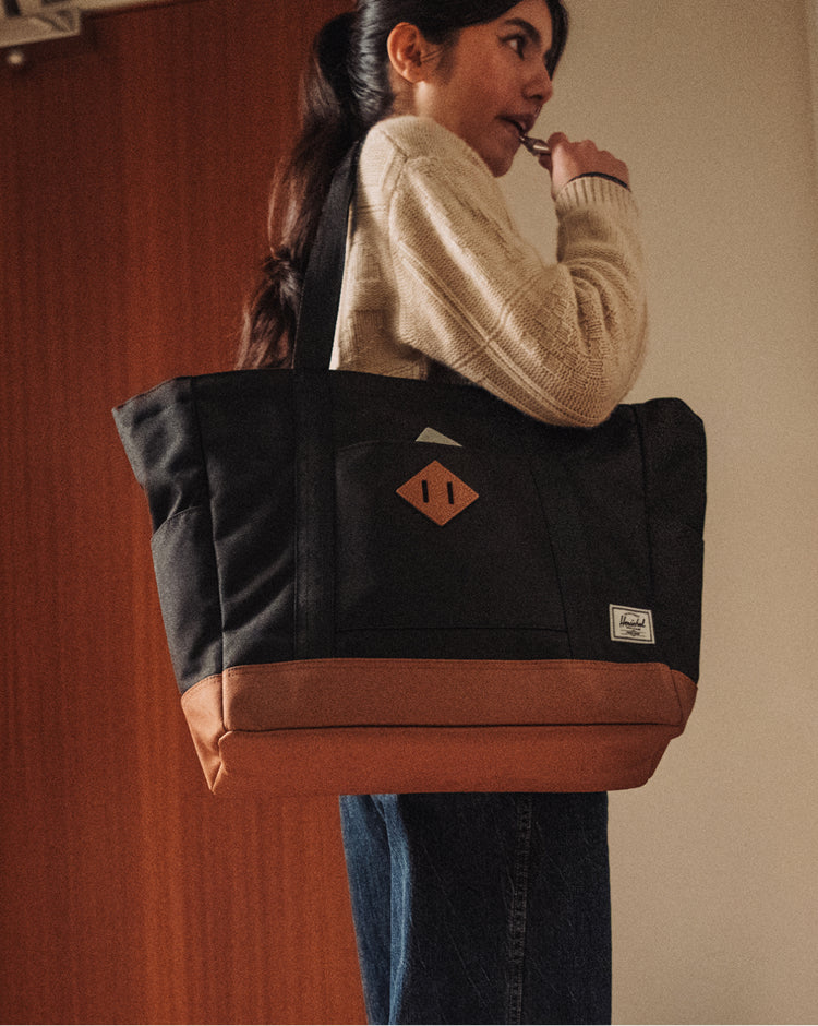 herschel travel tote bag black All Season Gear 33L Supply Co. USA The sophisticated Moonbeam colour adds a touch of elegance Herschel Unisex Heritage Tote