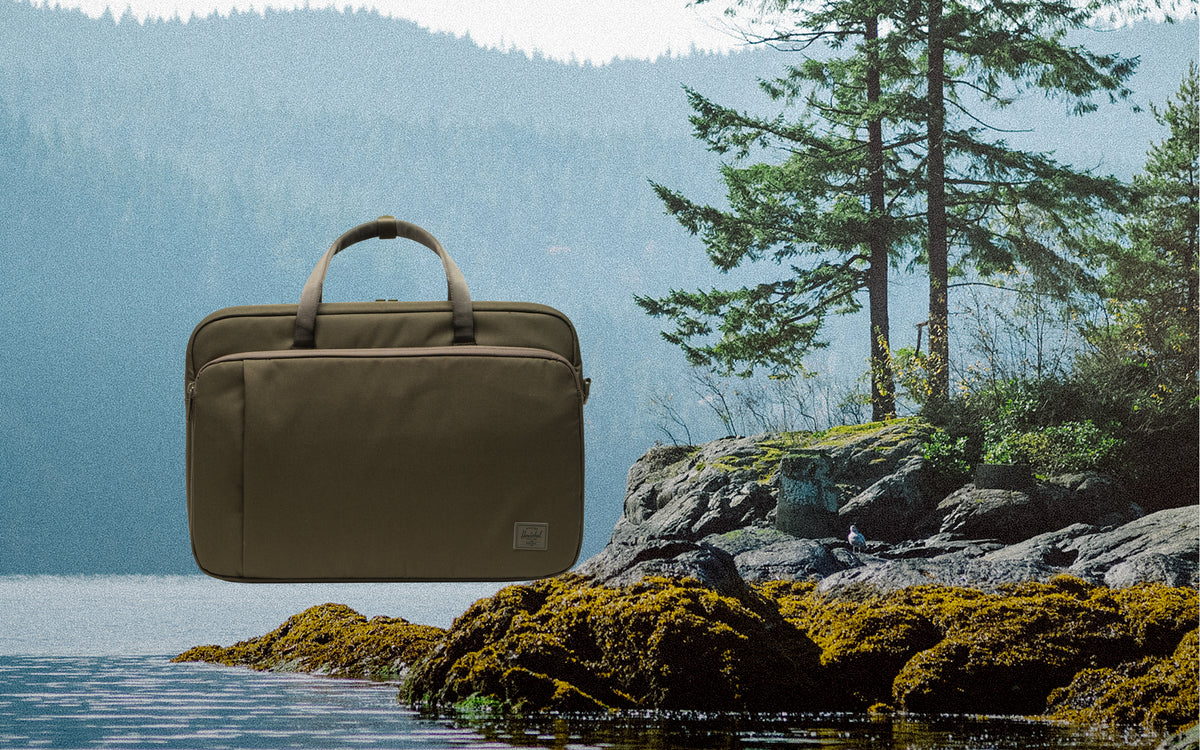 Herschel Bowen Convertible Travel Duffle Tech v každodenním prostředí