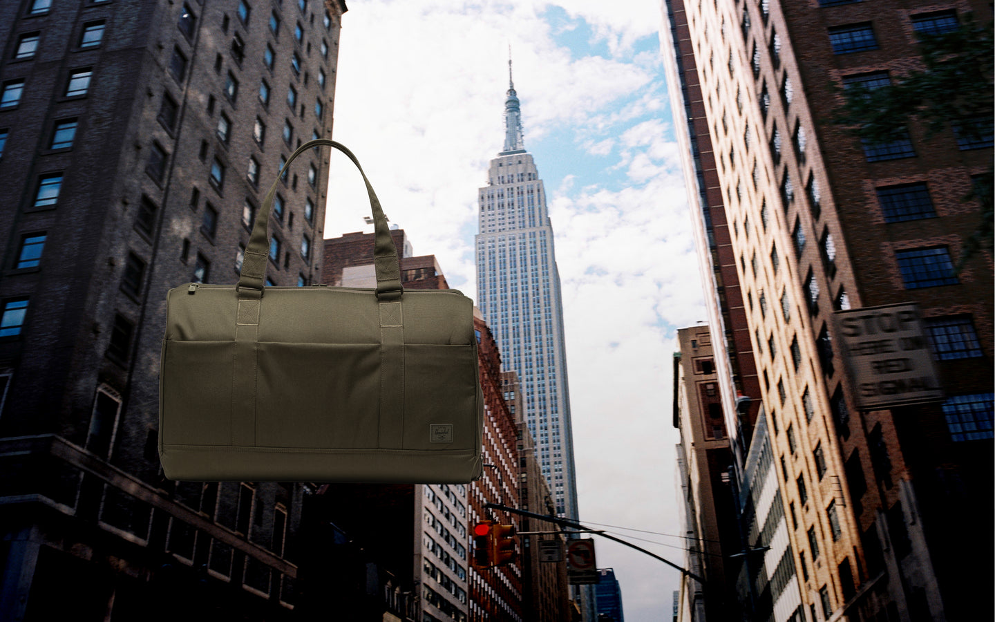 Herschel Novel Duffle Tech duffle bag in Ivy Green Tonal.