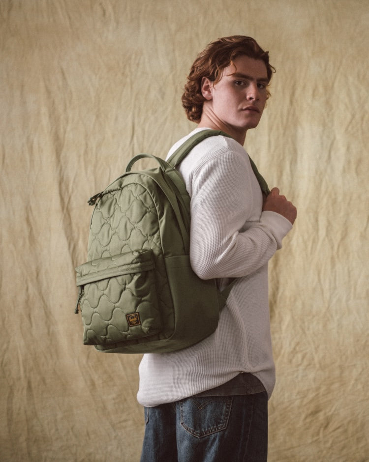 Herschel Classic XL Quilted Capsule – fotografie modelu
