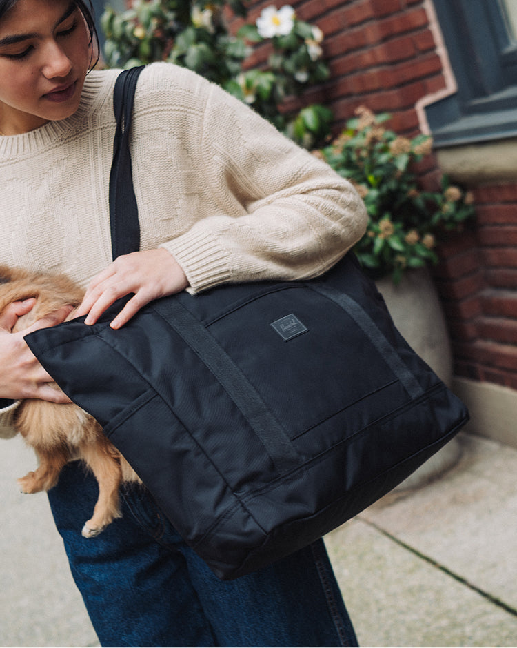 herschel travel tote bag black Heritage (Premium Classics) Tote, Black, Standard Whether youre navigating a busy city or embarking on an outdoor adventure Herschel Supply Co | Herschel
