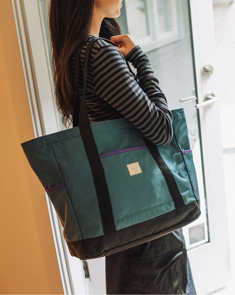 Herschel Heritage Tote in Mediterranea blue.