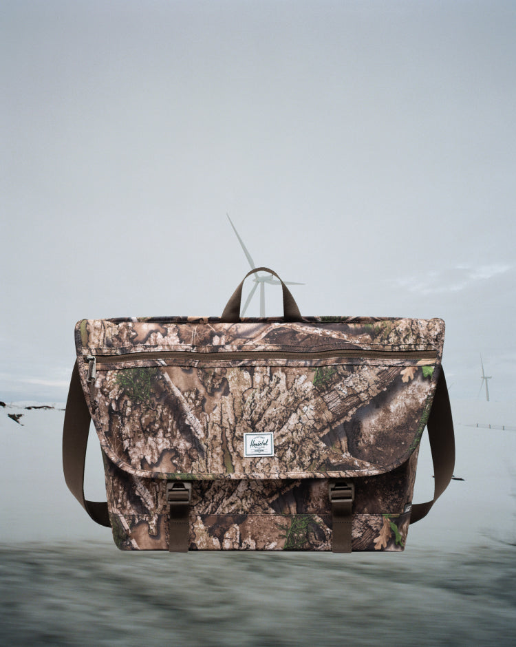 Realtree® Cove Messenger – Herschel Supply Co. USA