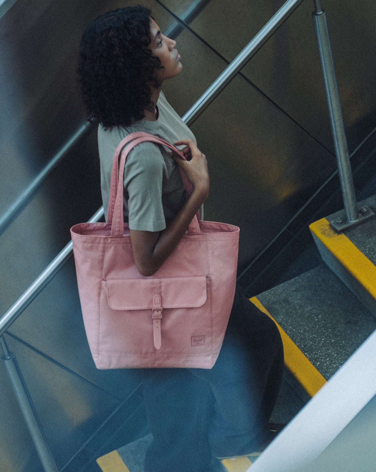 Herschel Retreat Tote Twill – fotografie modelu