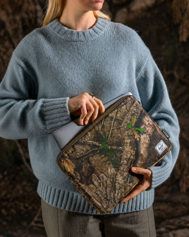 Realtree® Anchor 14 Inch Sleeve – Herschel Supply Co. USA