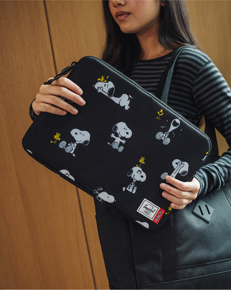 Peanuts® Anchor 14 Inch Sleeve – Herschel Supply Co. USA
