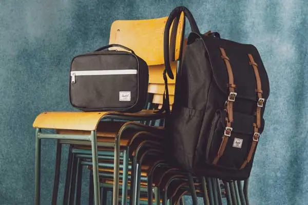 Herschel Supply Co★ロゴ リュックサック バックパック★26L★ Amazon.com: Herschel Supply Co. Classic Backpack, Black (New