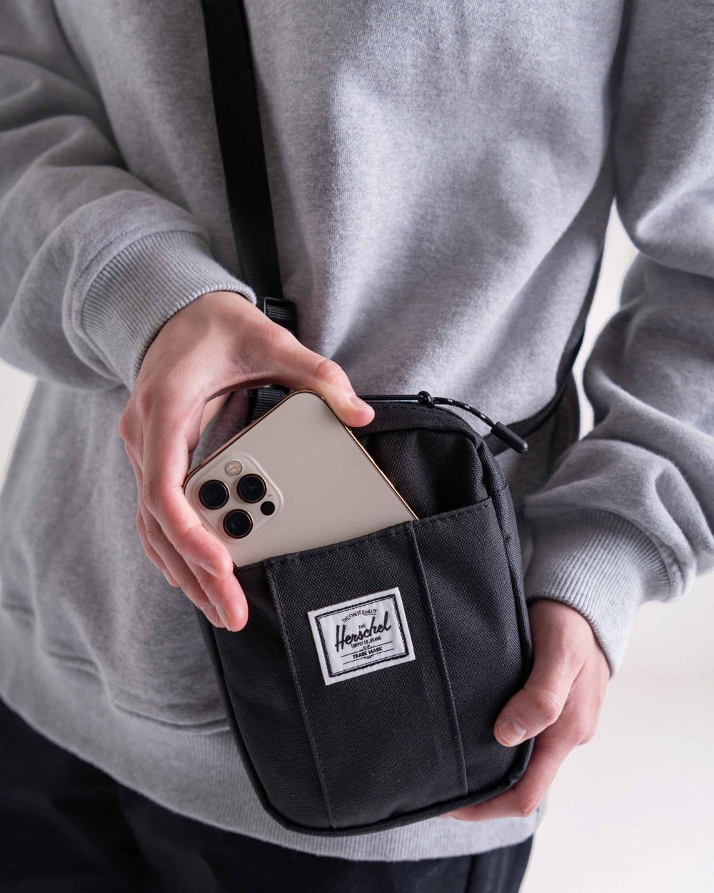 Cruz Crossbody Bag 0.5L Herschel Supply Co.