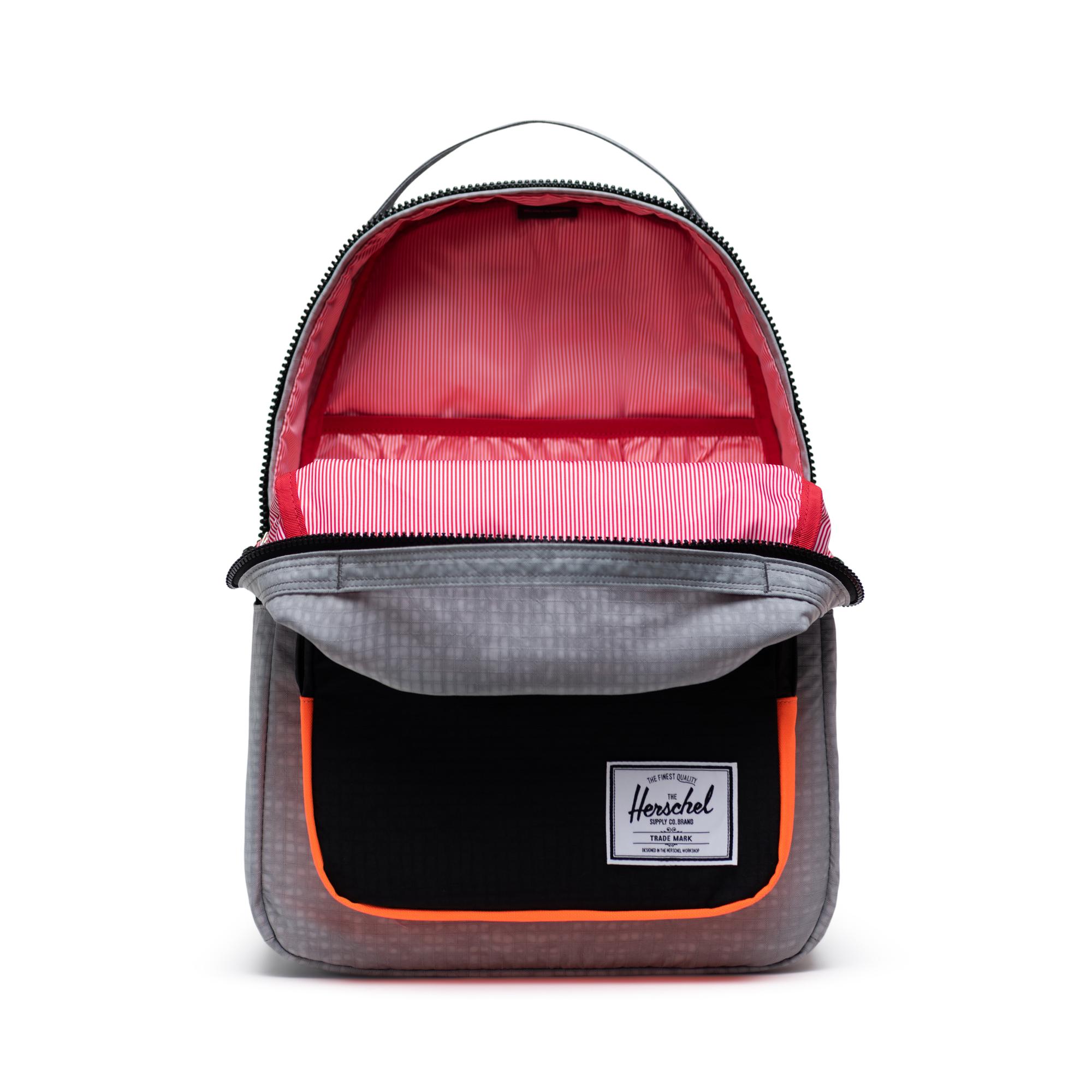 Henschel バック Heritage Backpack 24L | Herschel Supply Co.