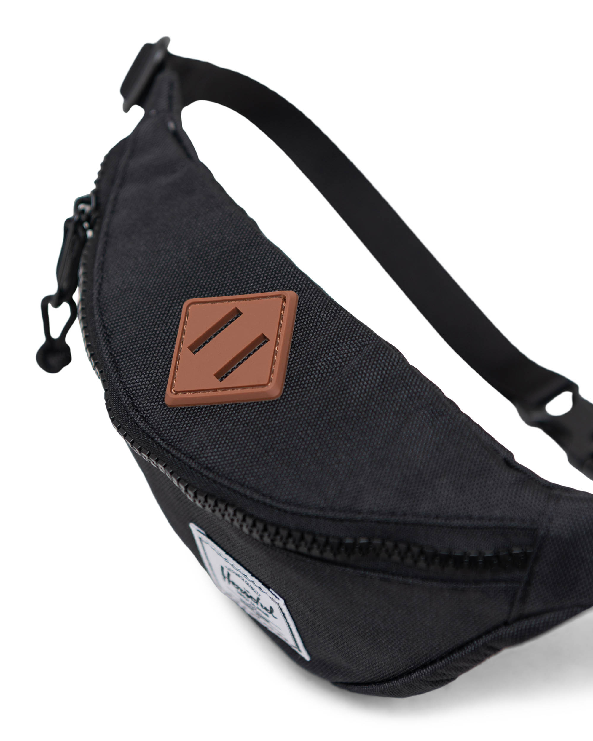 ★LE COQ★UNI BASIC HIPSACK Le Coq Sportif Unisex ESS Cap No. 2, beige, Small at Amazon